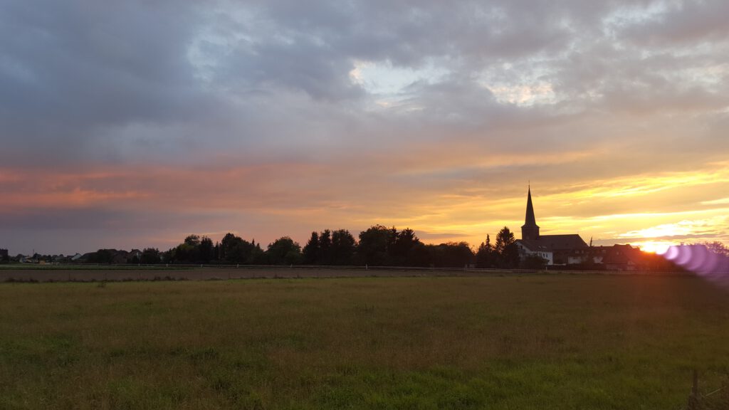 Panorama von Weilerswist Groß Vernich im Sonnenuntergang